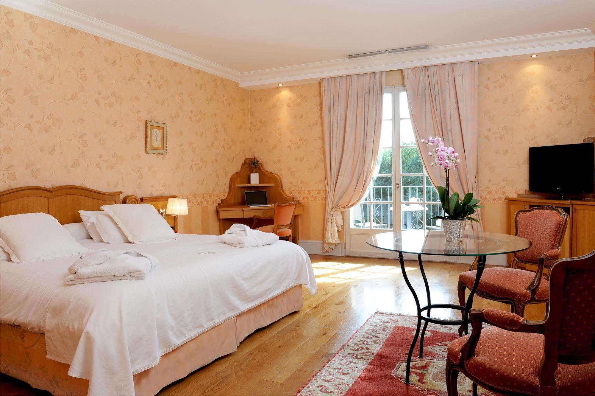 Chateau De Brindos Anglet Extérieur photo